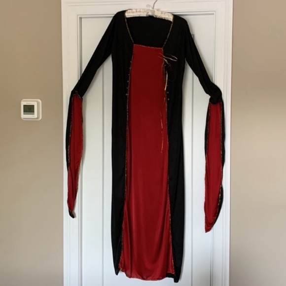 Vampiress Costume - Picture 2 of 6